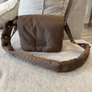 Dagne Dover
Kitty Crossbody - brand new - color rye